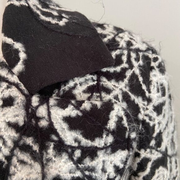 Dinh Bà Black & White Abstract Pattern Fuzzy Texture Blazer - Size Small - Picture 8 of 16